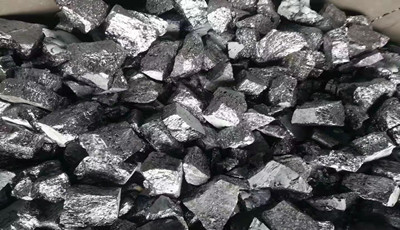 金屬硅的生產過程和用途。